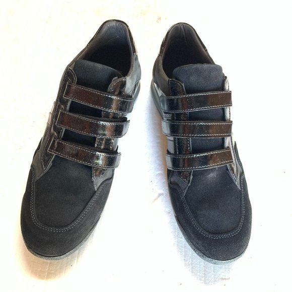 Man Shoes - Picture 2 of 3